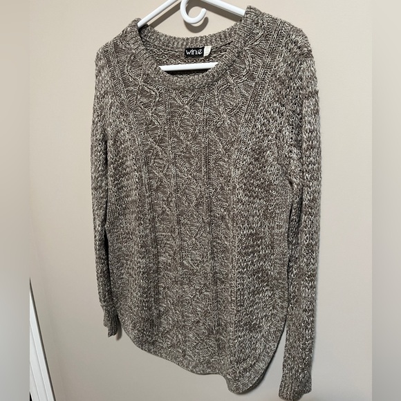 Win.e Sweater, size L - Picture 4 of 7